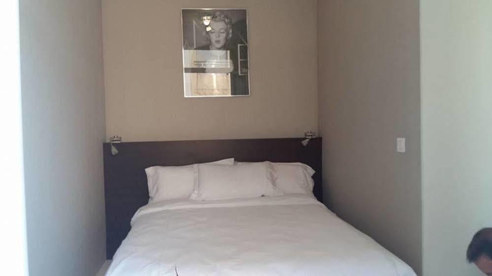 Hotel Carolina Cannes Bagian luar foto