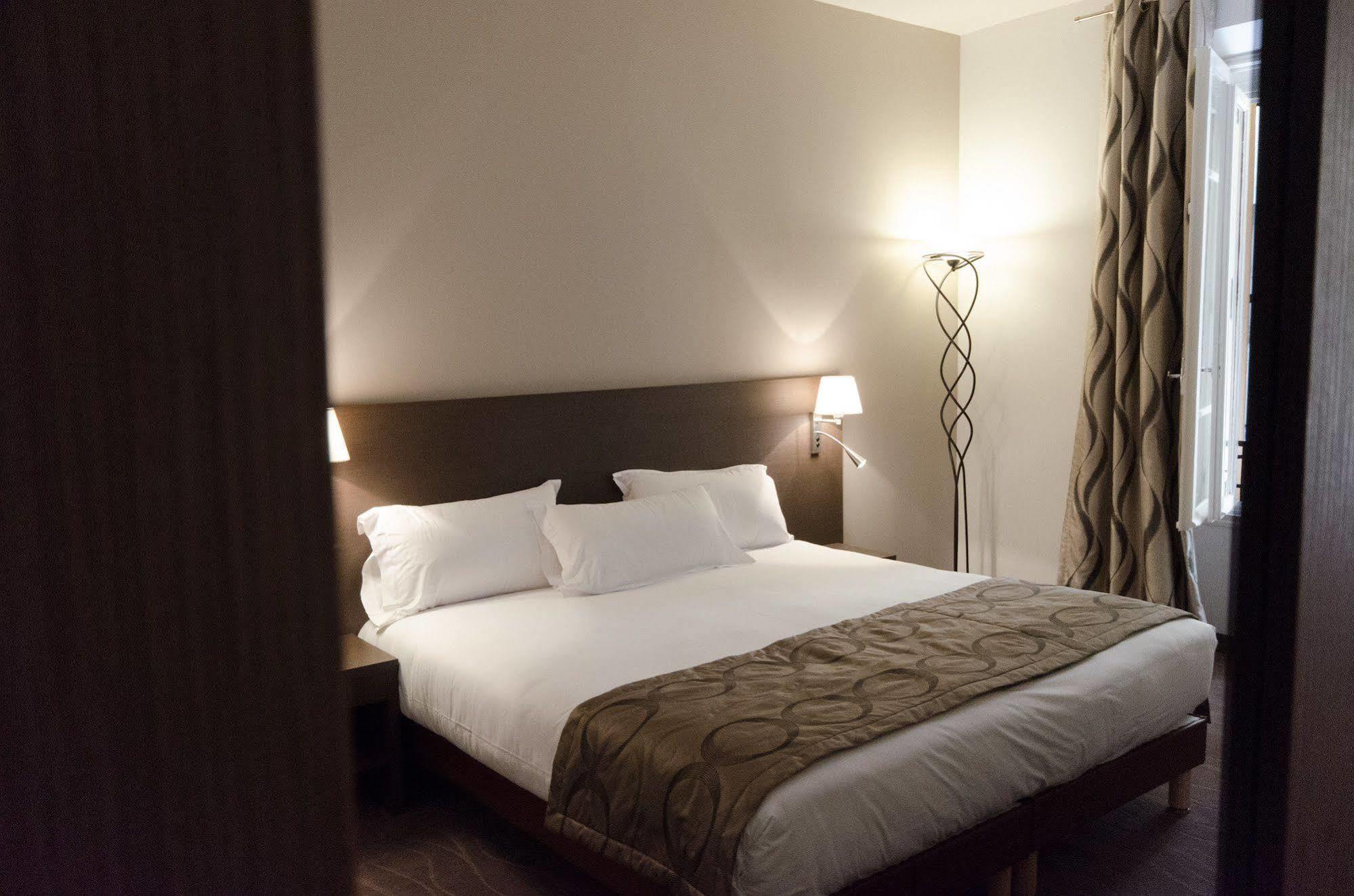 Hotel Carolina Cannes Bagian luar foto
