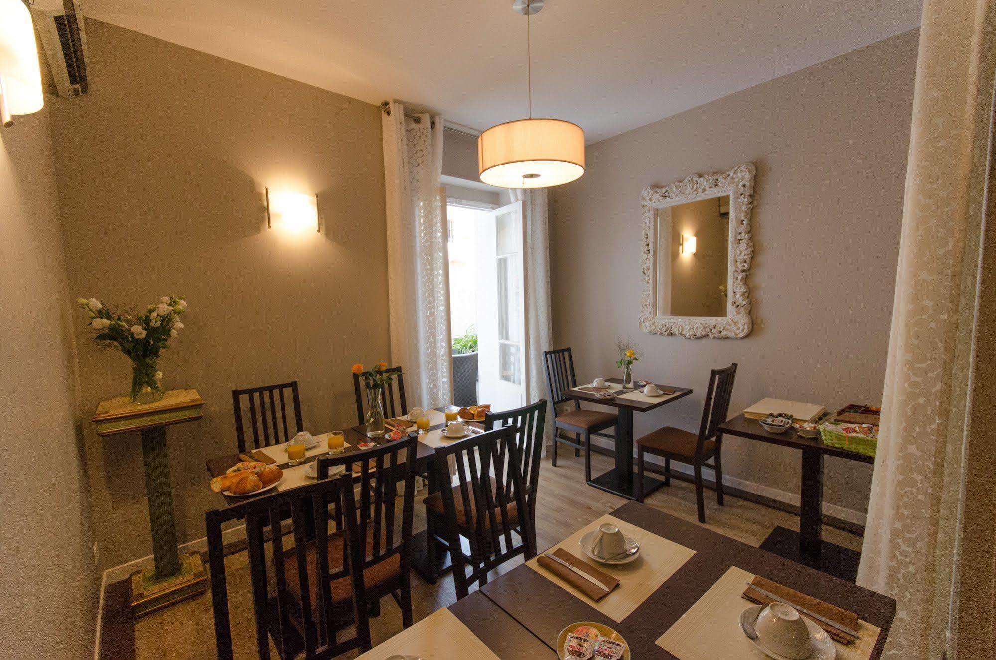 Hotel Carolina Cannes Bagian luar foto